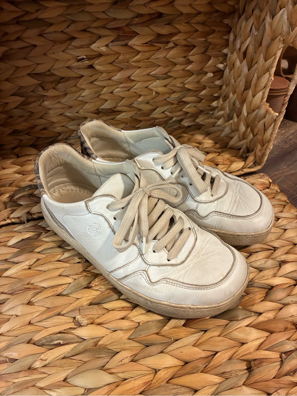 Women's Barefoot Leather Lace-Up Sneakers